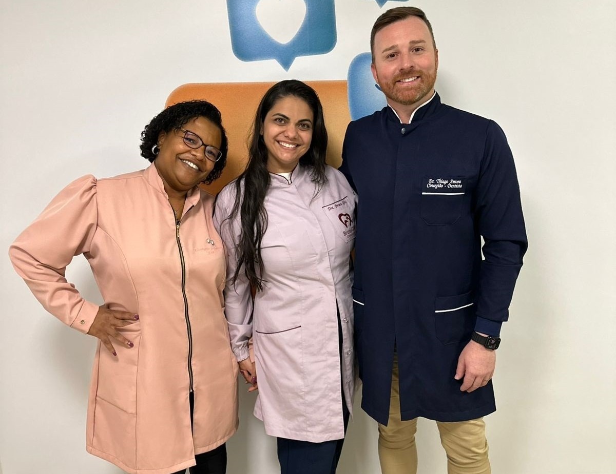 Equipe de profissionais dentistas